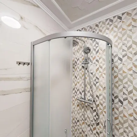 Modern 1br & Parking *